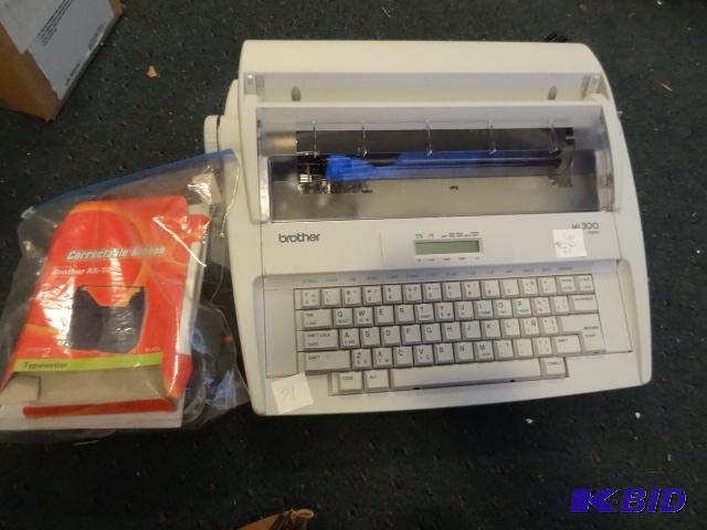 lot 39 image: Brother ML300 Typewriter with accessories...