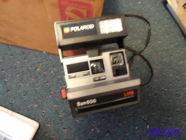 lot 40 image: Polaroid Sun 600 Instant Camera...
