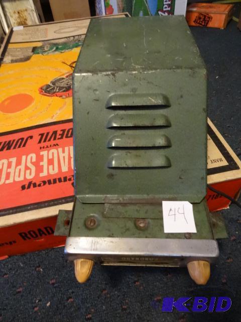 lot 44 image: Vintage Coronado Car Radio under dash mount...