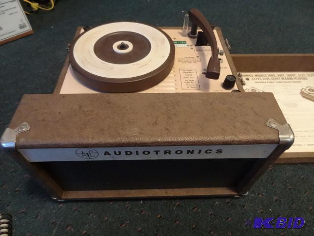 lot 64 image: Audiotronics Classroom Record Player 300-A Wo...
