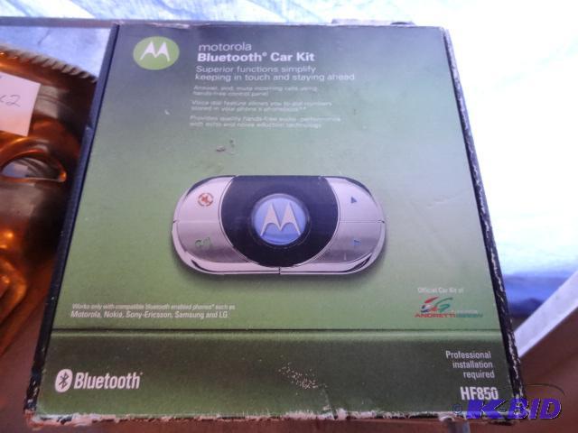 lot 68 image: Motorola Bluetooth Car Kit pn HF450...