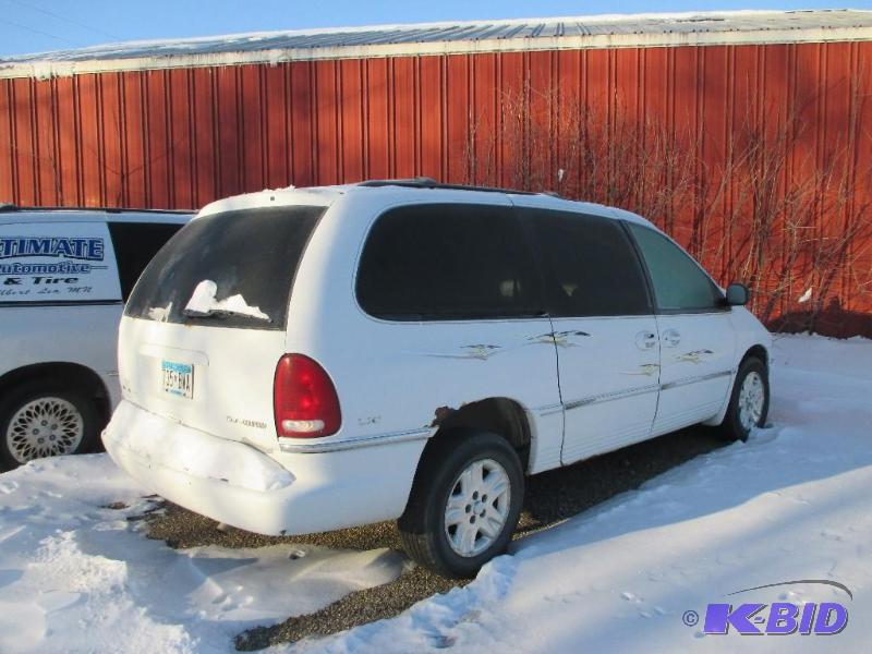 lot 1 image: Year 1996 Make Chrysler Model Town & C...