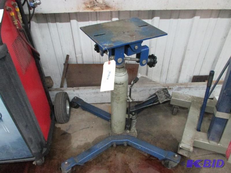 lot 15 image: Under hoist tranny jack...