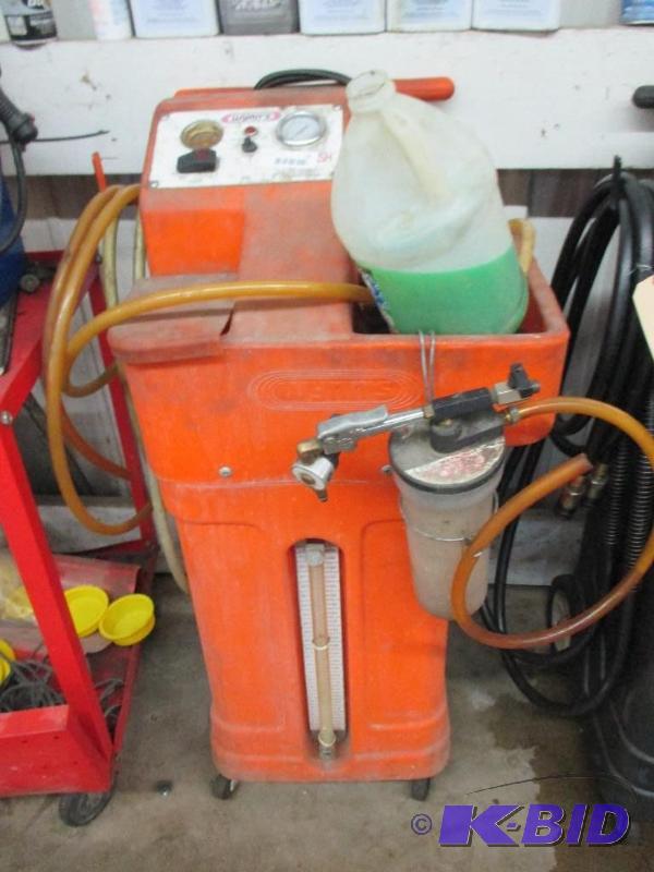 lot 18 image: Wynns fluid flush machine...