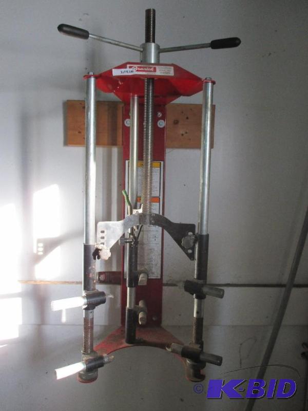 lot 25 image: Branwick strut tool...