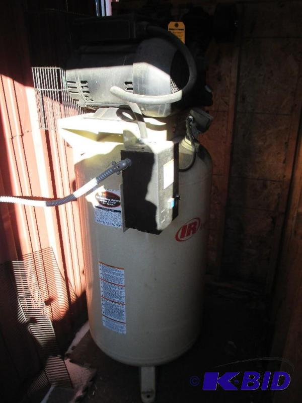 lot 27 image: Ingersoll Rand air compressor, 230v, 7hp...