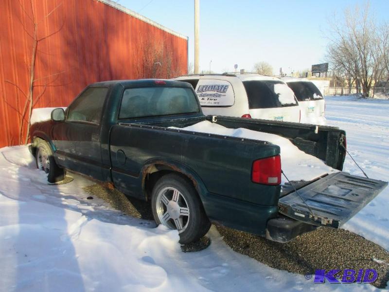lot 3 image: Year 1998 Make Chevrolet Model S10 Vehicle...