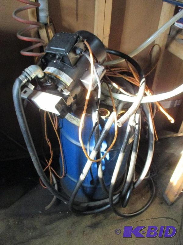lot 32 image: Fuel pump with barrel...