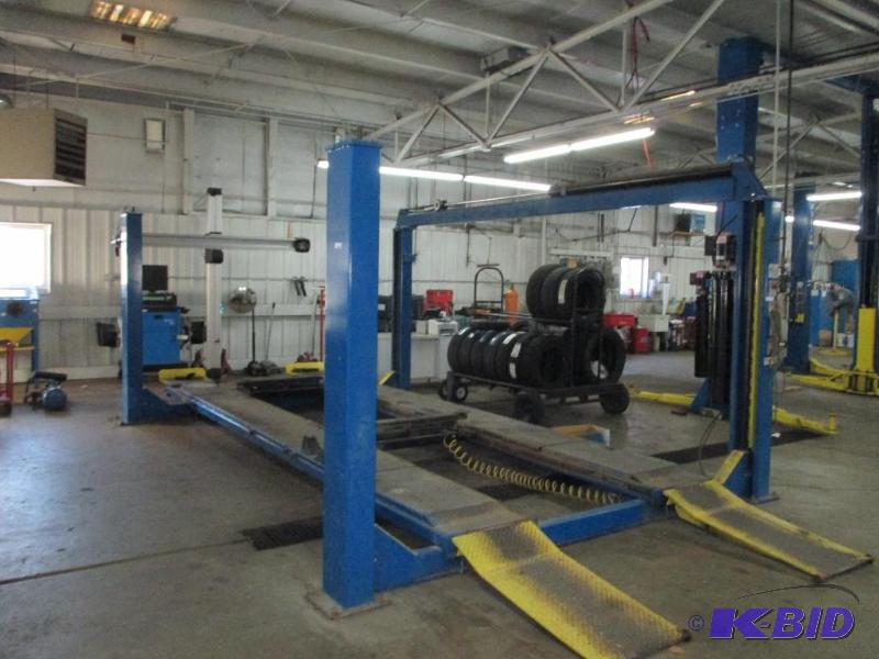 lot 4 image: Whip 15000lb four post drive on hoist. Very h...