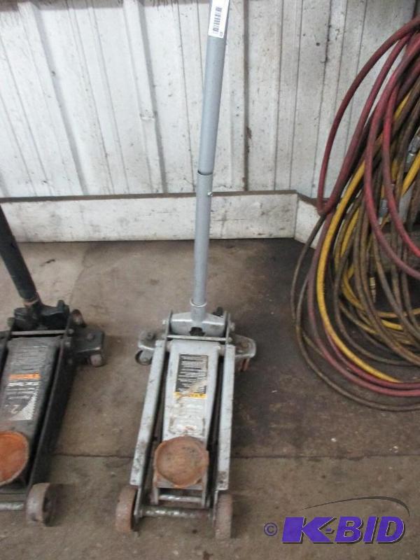 lot 49 image: floor jack...