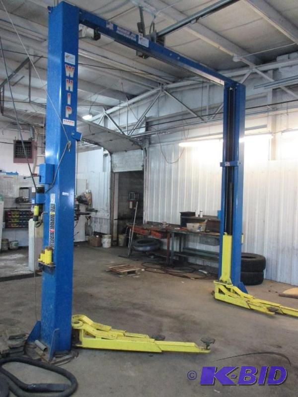lot 8 image: Whip 10000lb two post hoist. Very heavy duty....