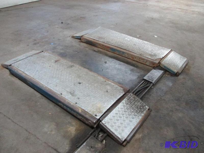 lot 9 image: Nussbaum mid rise hoist. Very heavy duty. Buy...