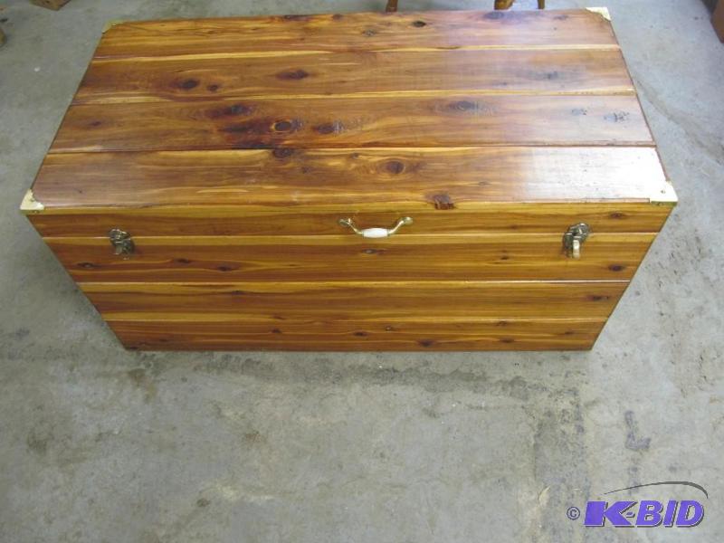 lot 15 image: Wooden Chest
