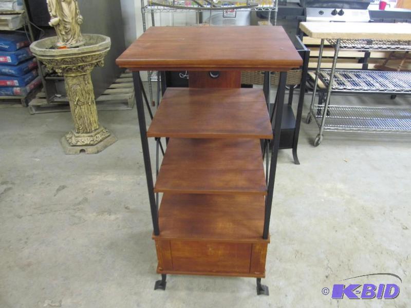 lot 52 image: Entertainment Center Set