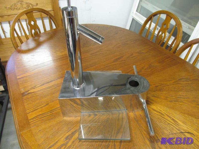 lot 56 image: Vanity Vase Sink