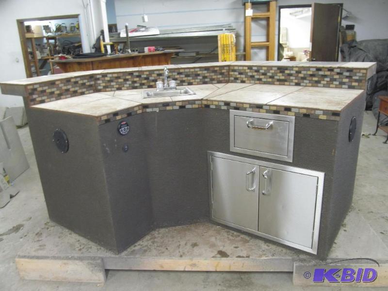 lot 64 image: Custom Built Outdoor Kitchen