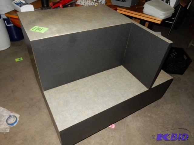 lot 114 image: Service table