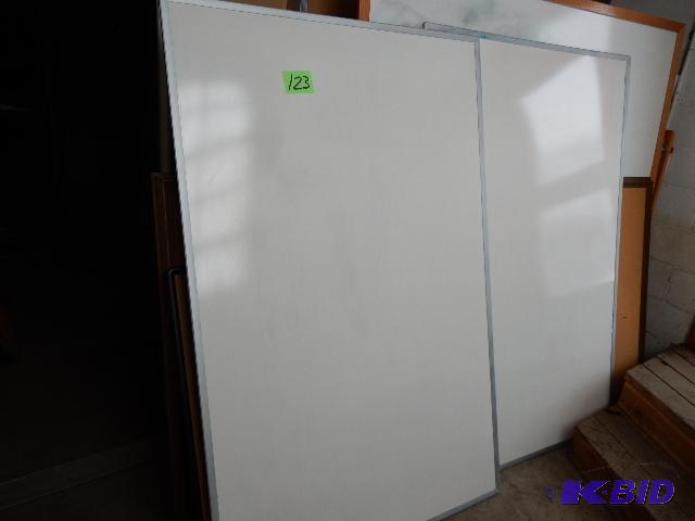 lot 123 image: 2 White Boards