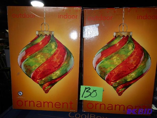 lot 130 image: 2. 10 bulb lighted ornaments
