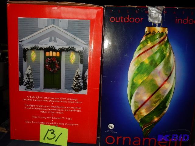 lot 131 image: 2, 10 bulb lighted ornaments