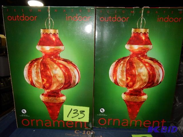 lot 133 image: 2, 10 bulb lighted ornaments