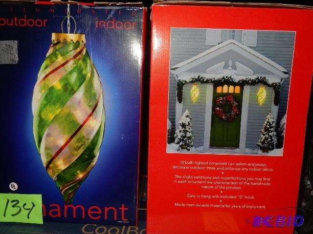 lot 134 image: 2, 10 bulb lighted ornaments