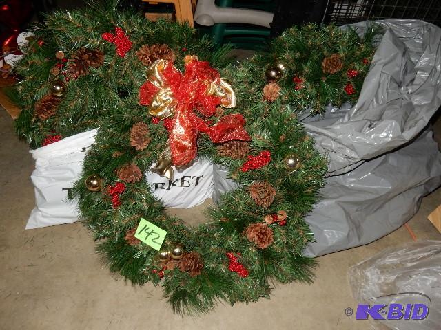 lot 142 image: 3, 26in wreaths