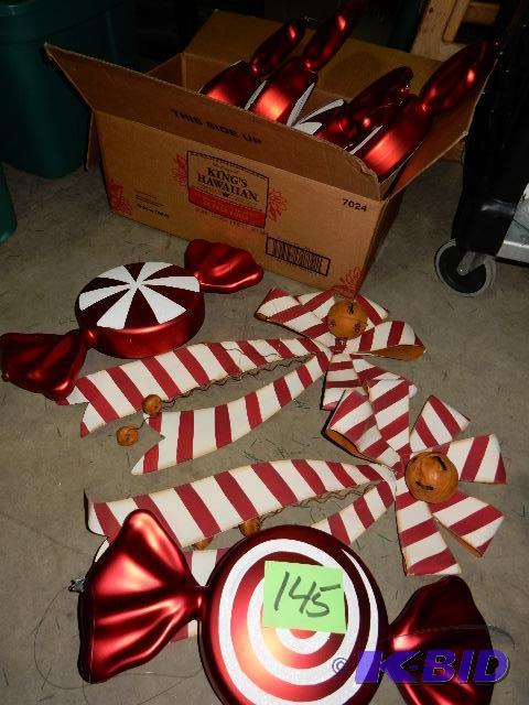 lot 145 image: 6 Candy cane kisses, 2 bows with bells