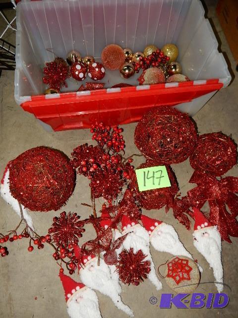 lot 147 image: Misc. Xmas Decorations