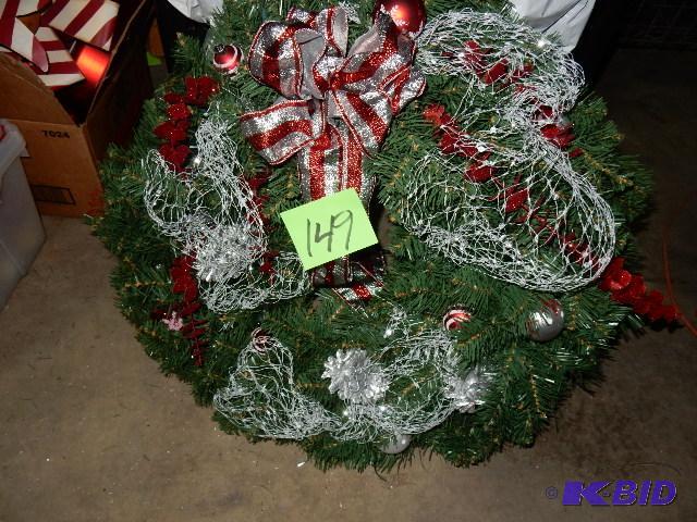 lot 149 image: 28 in Wreath