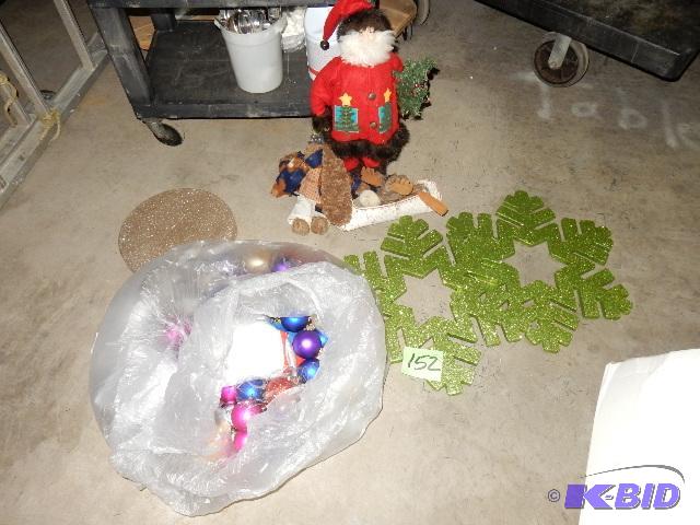 lot 152 image: Misc. Xmas Decorations