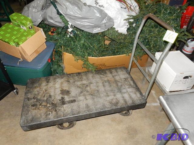 lot 16 image: Rolling cart