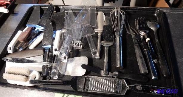 lot 161 image: Huge Lot of Pie spatulas and forks
