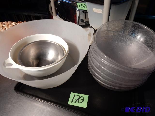 lot 170 image: Plastic Mixing Bowls