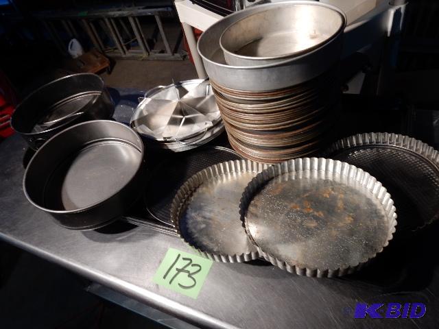 lot 173 image: 32, 9 in Cake Pans.. Others