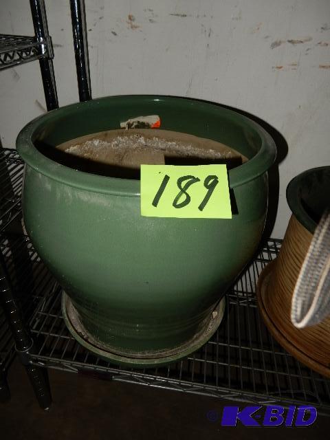 lot 189 image: Porcelain Urn