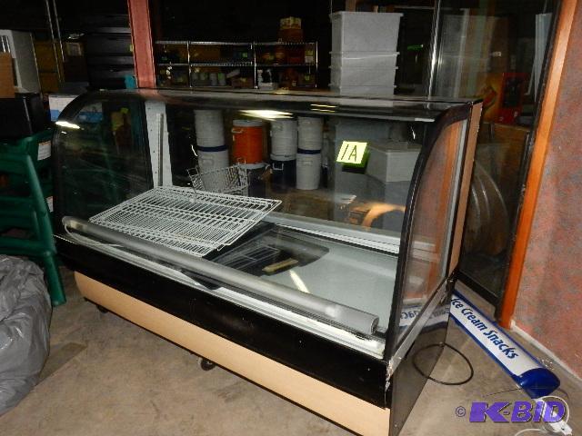 lot 1A image: Refrigerated BakeryDeli Case