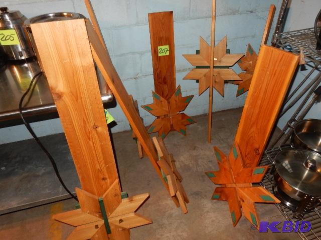 lot 207 image: Knotty Pine sculptures