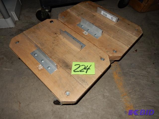 lot 224 image: Rolling Carts