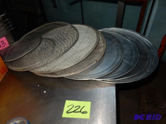lot 226 image: Pizza Pans