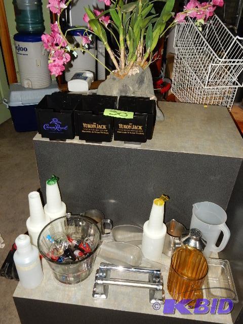 lot 30 image: Bar Supplies