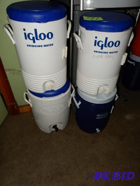 lot 41 image: 4, 6 Gallon dispensers