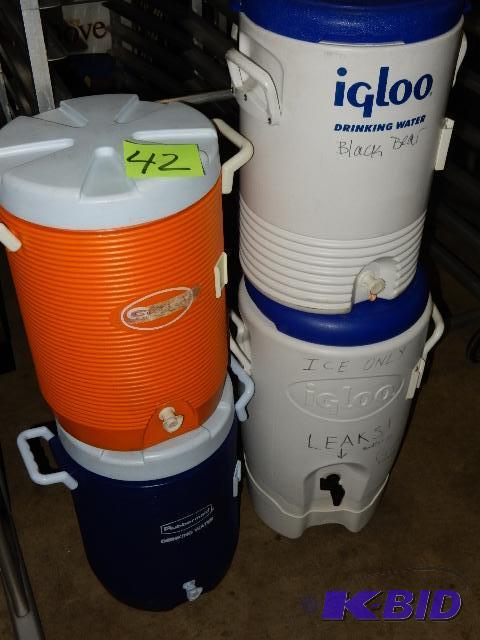 lot 42 image: 4, 6 Gallon dispensers