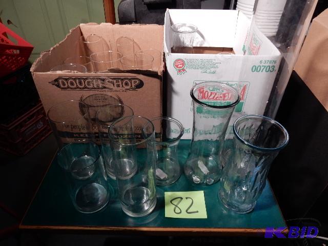 lot 82 image: Glass Vases