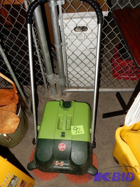 lot 92 image: Spin Sweep Outdoor Sweeper