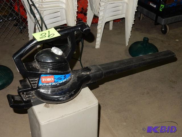 lot 98 image: Toro Super BlowerVac