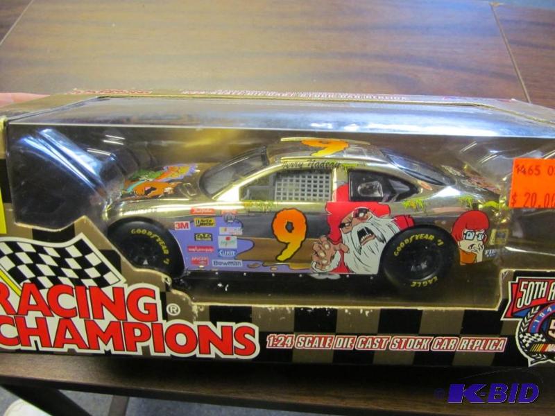 lot 17 image: 1998 Jerry Nadeau #9 Cartoon Network 124 Clear Window Car 1 of 2,500 by Racing Champions