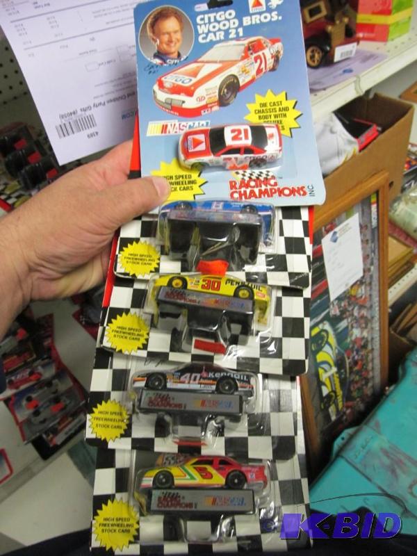 lot 39 image: Lot of 5 1994 Racing Champions 164 NASCAR Diecast