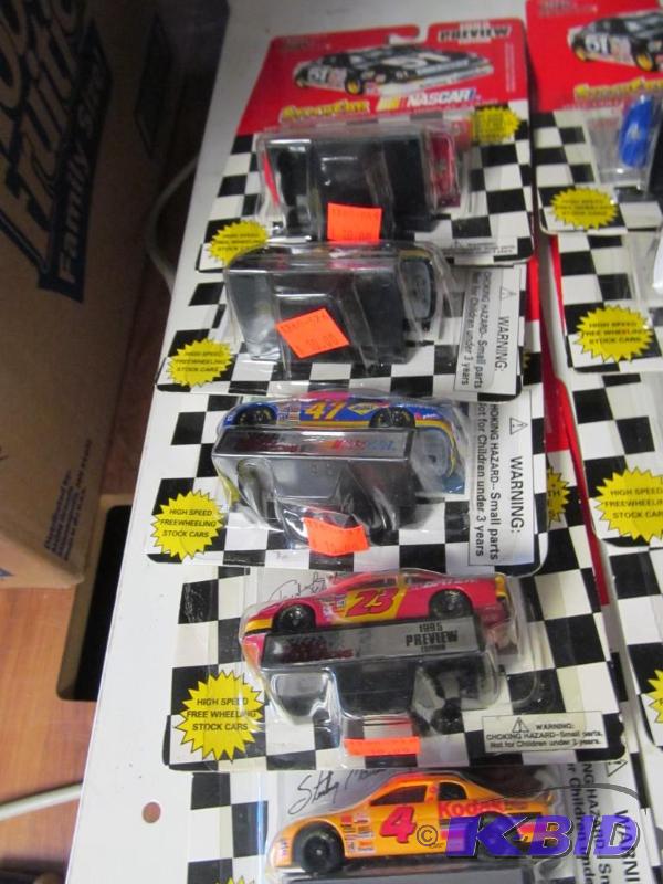 lot 40 image: Lot of 5 1995 Racing Champions 164 NASCAR Diecast