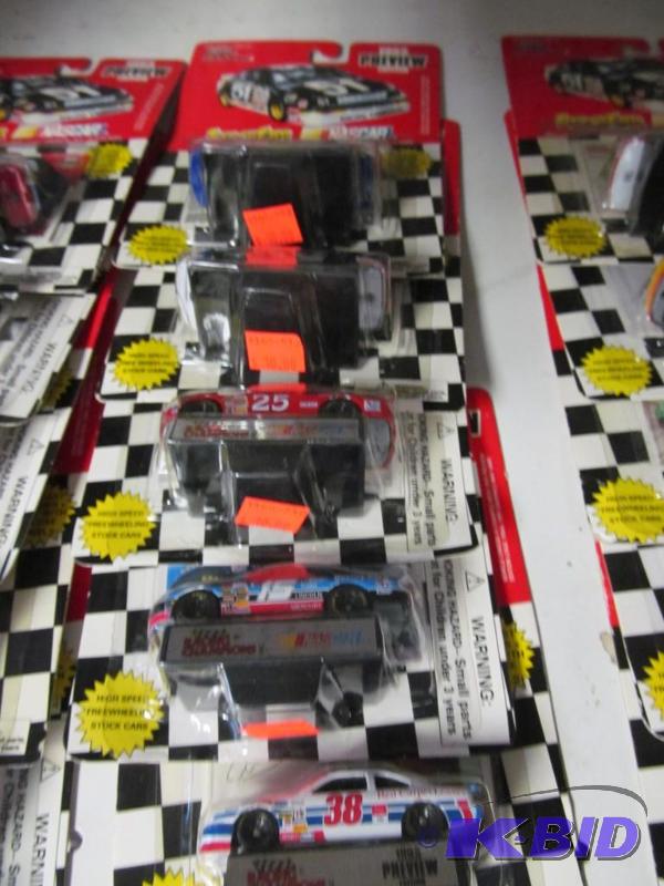 lot 41 image: Lot of 5 1995 Racing Champions 164 NASCAR Diecast